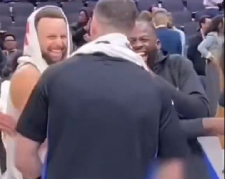 新2手机网址-挤不进的圈别硬挤！库追汤大笑热聊 波杰姆强行尬聊试图融入