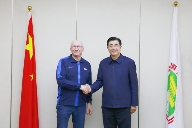 新2网址-克瑞斯·范·普维尔德出任中国足球协会技术总监