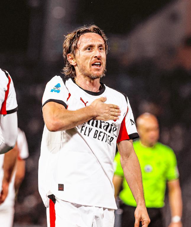 新2网址-铁卫90分钟破僵局，莱奥自我救赎！AC米兰2-0升班马，下轮战国米