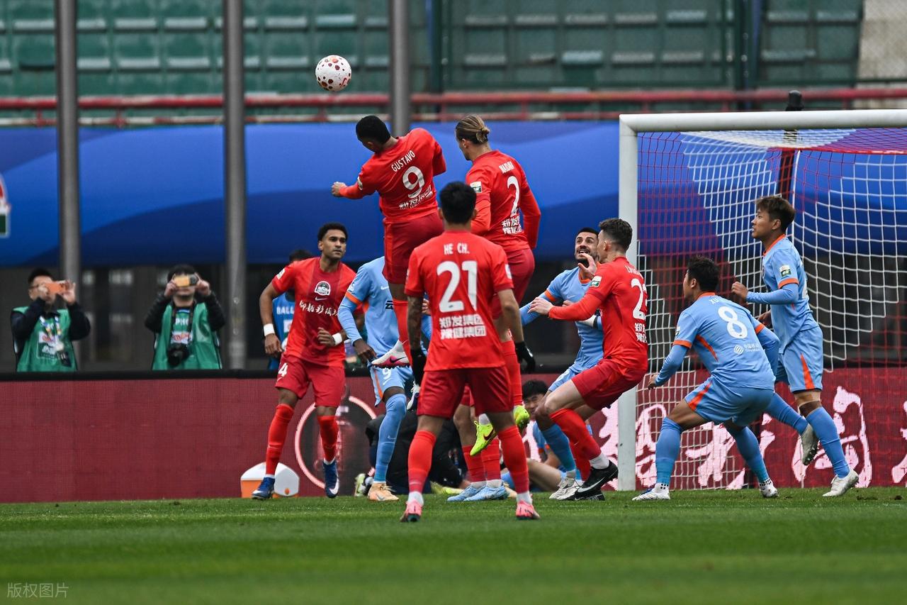 新2备用网址-辽宁铁人后，又一争冠队倒下，球迷：不愧是河南队，专治各种不服